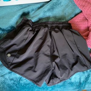 black lululemon hotty hot shorts